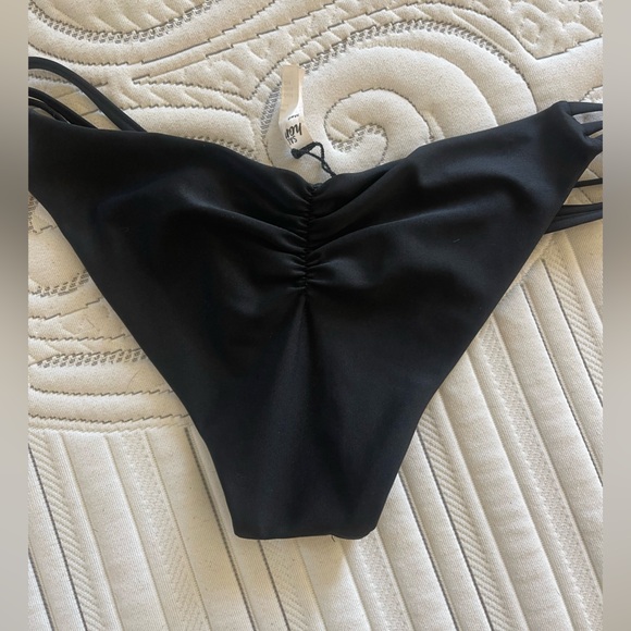 Salty Honey Squish Bottoms - Picture 2 of 3